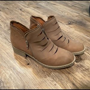 Women’s Gentle Souls by Kenneth Cole booties